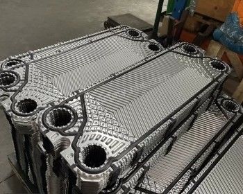 เครื่องแลกเปลี่ยนความร้อนจากแผ่นทองแดงแป้งอุตสาหกรรมที่มีวัสดุ NBR Gasket และพื้นที่ส่งความร้อนขนาด 10-1000m2